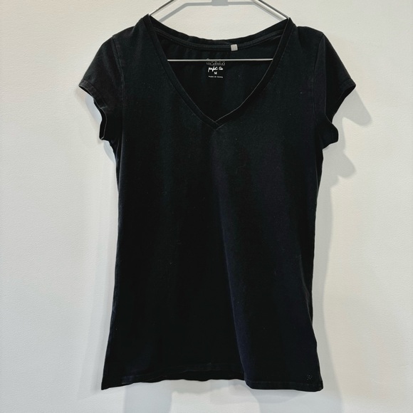 🛍️4 for 20$ / Guess V Neck Short Sleeve Tee / Black / M - Picture 1 of 9